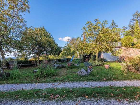 Charming Hotel in Cortona, Tuscany with Garden & Terrace