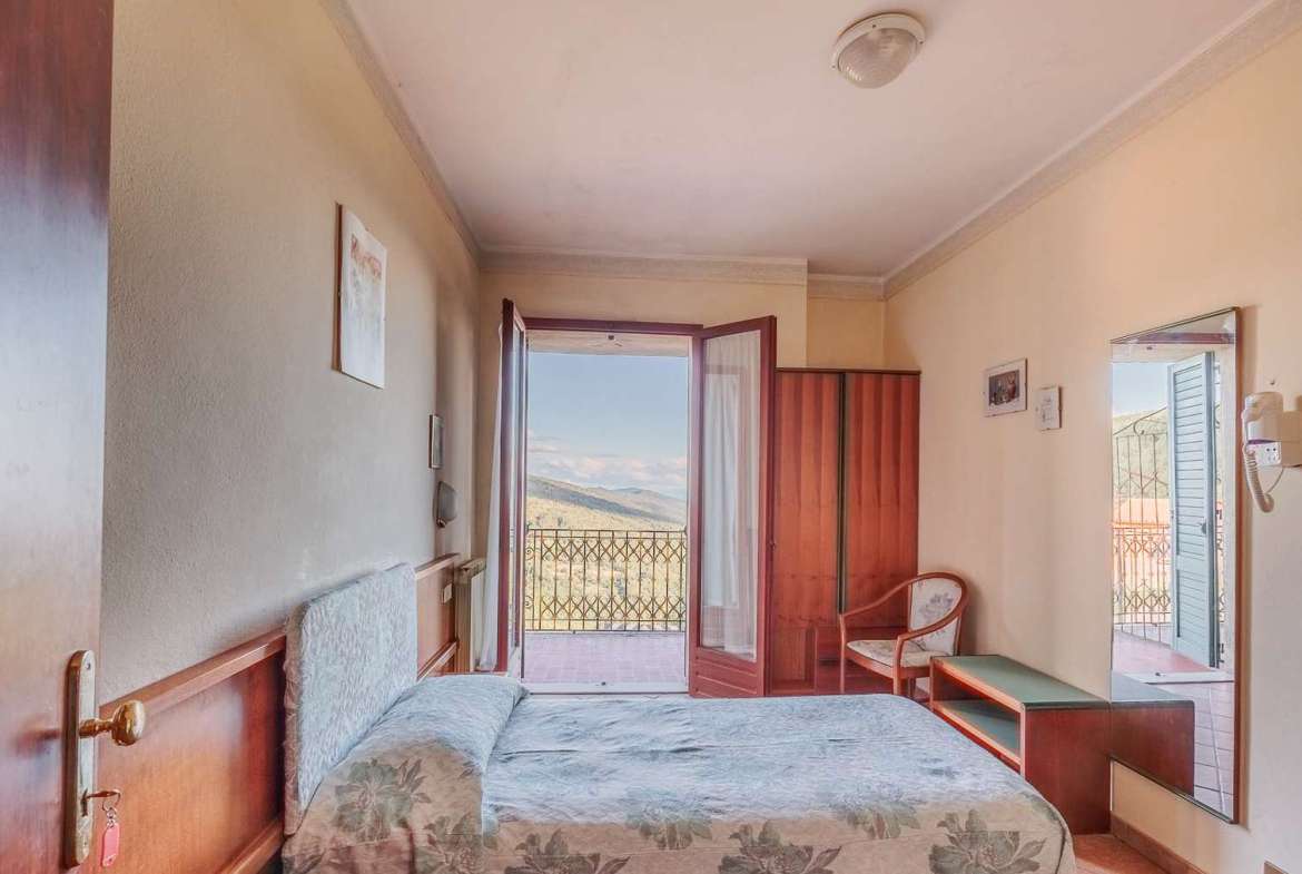 Charming Hotel in Cortona, Tuscany with Garden & Terrace