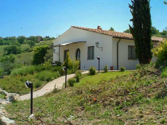 Detached House in Seggiano, Tuscany
