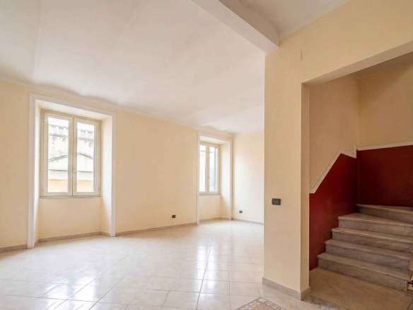 Charming Row House in Rome, Lazio
