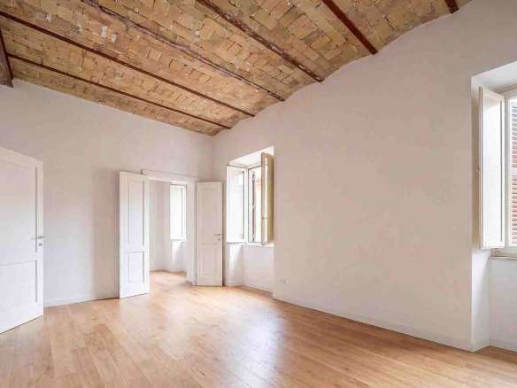 Charming Row House in Rome, Lazio