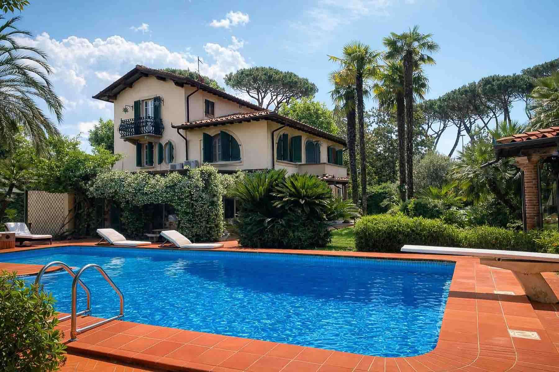 Villa in Prestigious Forte dei Marmi, Tuscany
