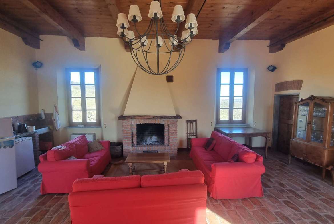 REF 581 A wine estate in an idyllic location