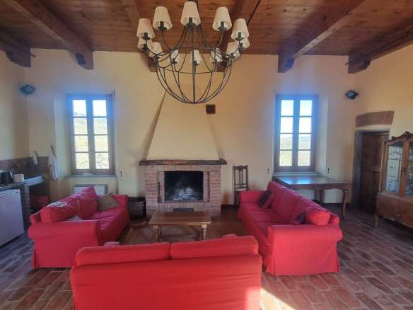 REF 581 A wine estate in an idyllic location