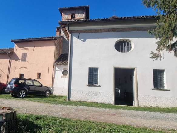 REF 581 A wine estate in an idyllic location