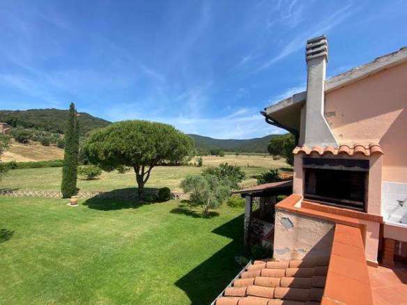 Agritourism Property with 8 Hectares of Land Near the Sea
