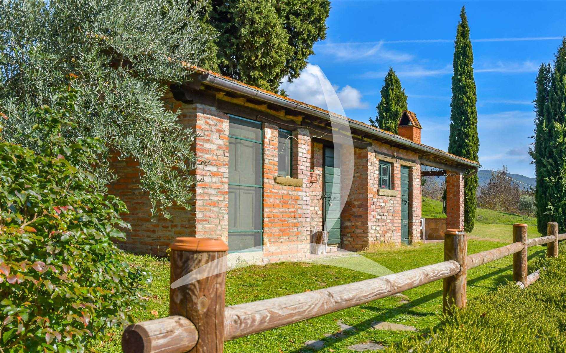 2e5cdf1c4de490bc083cfa056b194e80 Farmhouse with 10 bedrooms in Poppi, Arezzo, Tuscany, Italy