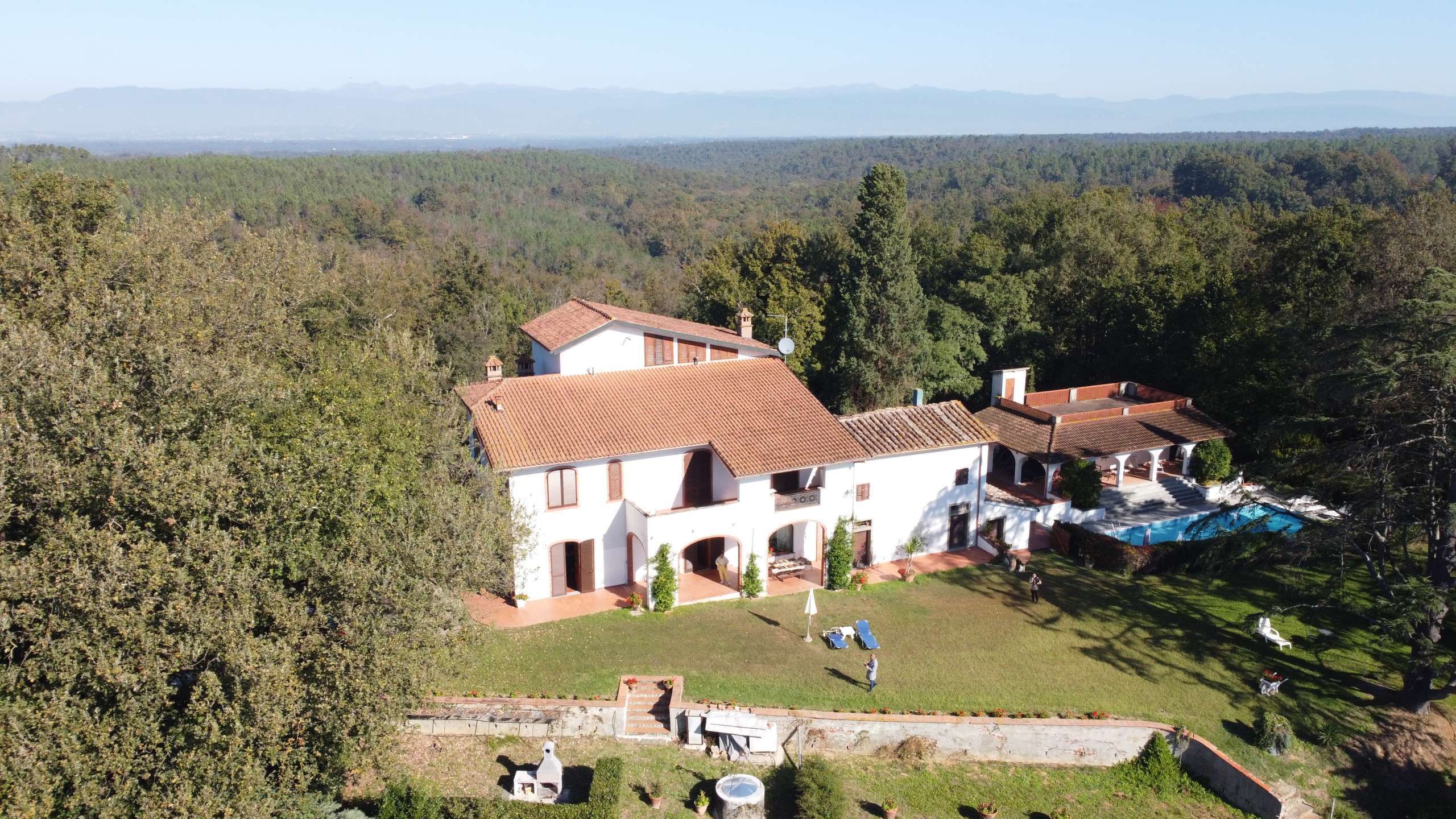 68f0e96f30eb67.40574955-DJI_0727-scaled beautiful villa between pisa and florence with outbuilding , swimming pool and panoramic view
