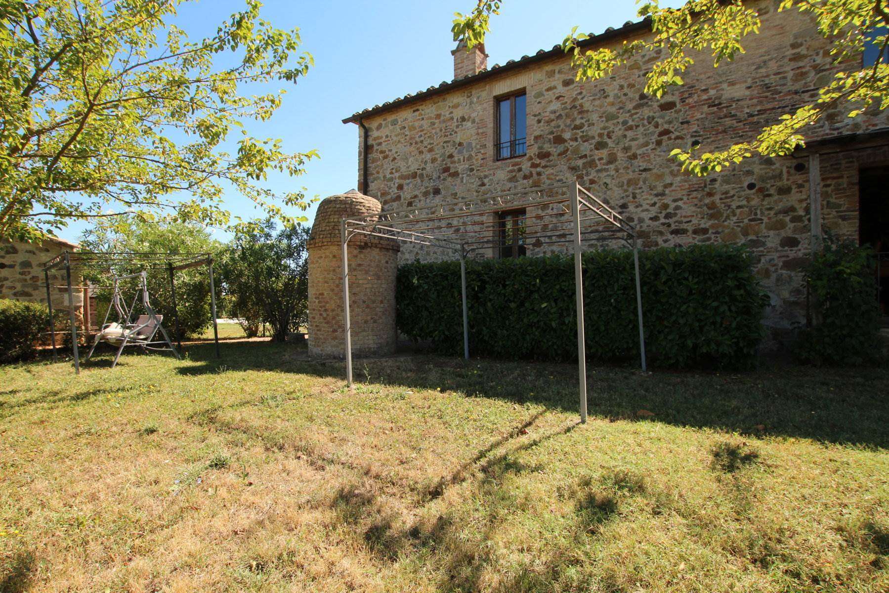 831b7b6758682e78f2aa4ce5a3cb60d0 Farmhouse with 8 bedrooms in Montalcino, Siena, Tuscany, Italy