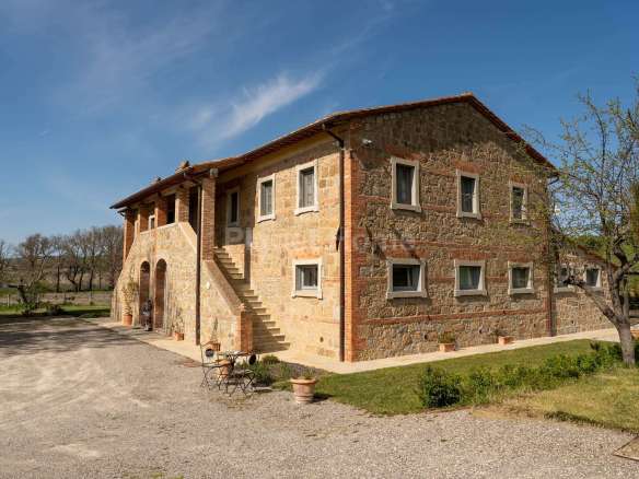 Charming contemporary farmhouse in the countryside of Pienza, with a view of Monte Amiata – Val d’Orcia, Tuscany