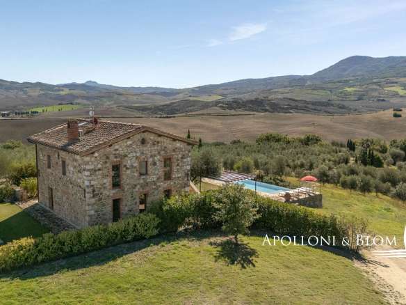 Farmhouse in Castiglion D’orcia, Siena, Italy