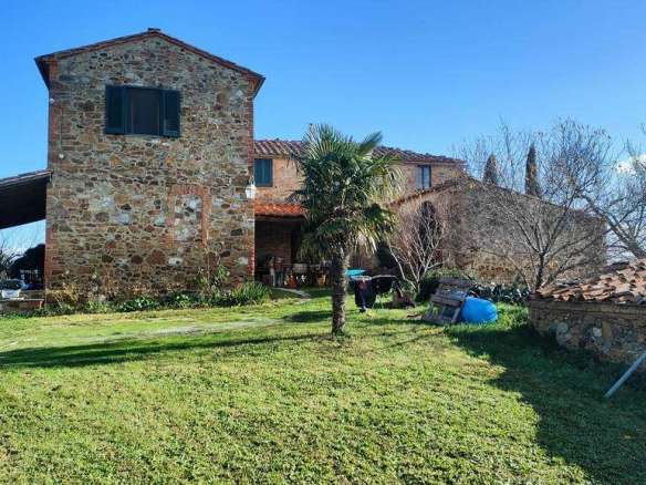 Farmhouse with 2 bedrooms in Asciano, Siena, Tuscany, Italy