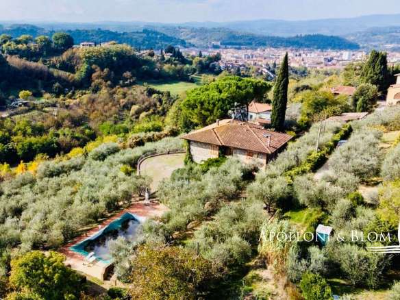 Villa in Poggibonsi, Siena, Italy