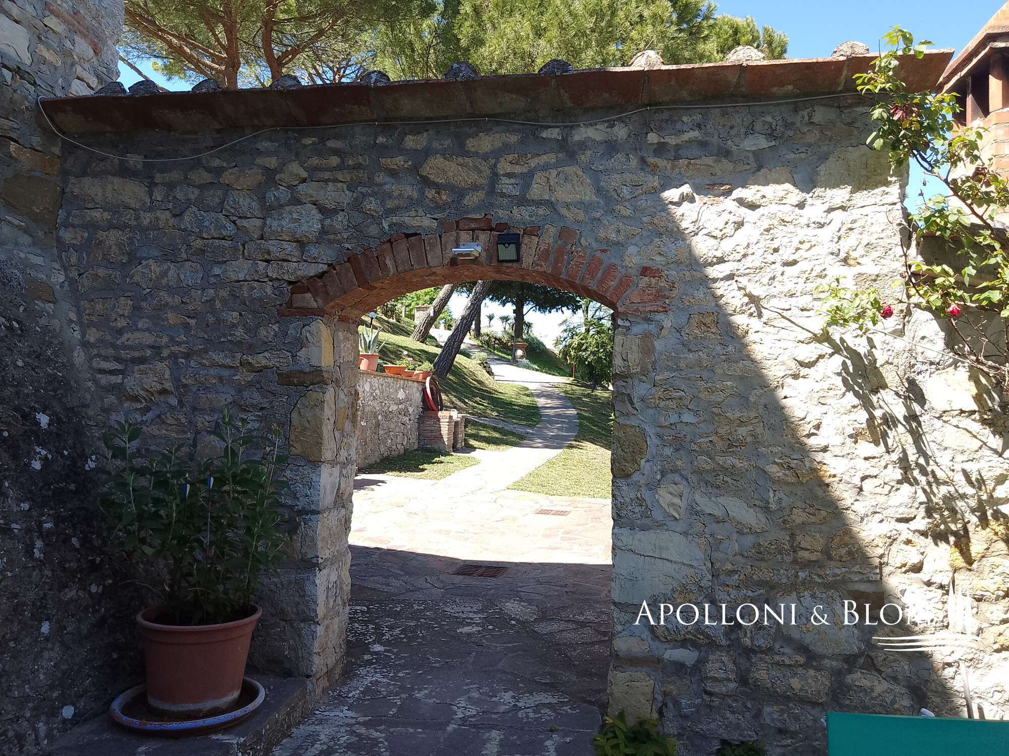 eb72033d-c16f-44bd-8c7b-412358e2617a Farmhouse in Castellina In Chianti, Siena, Italy