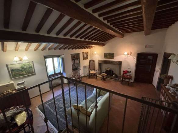 In exclusive location farmhouse with cottage, pool and land of 30h
