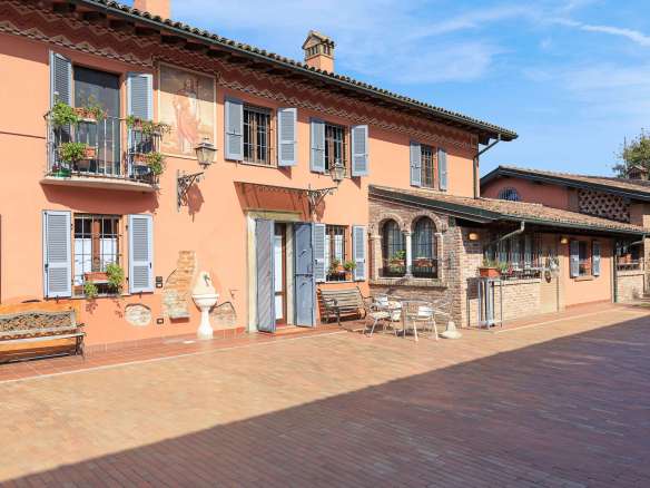 Lombardy Pavia Prestigious farmhouse in the countryside