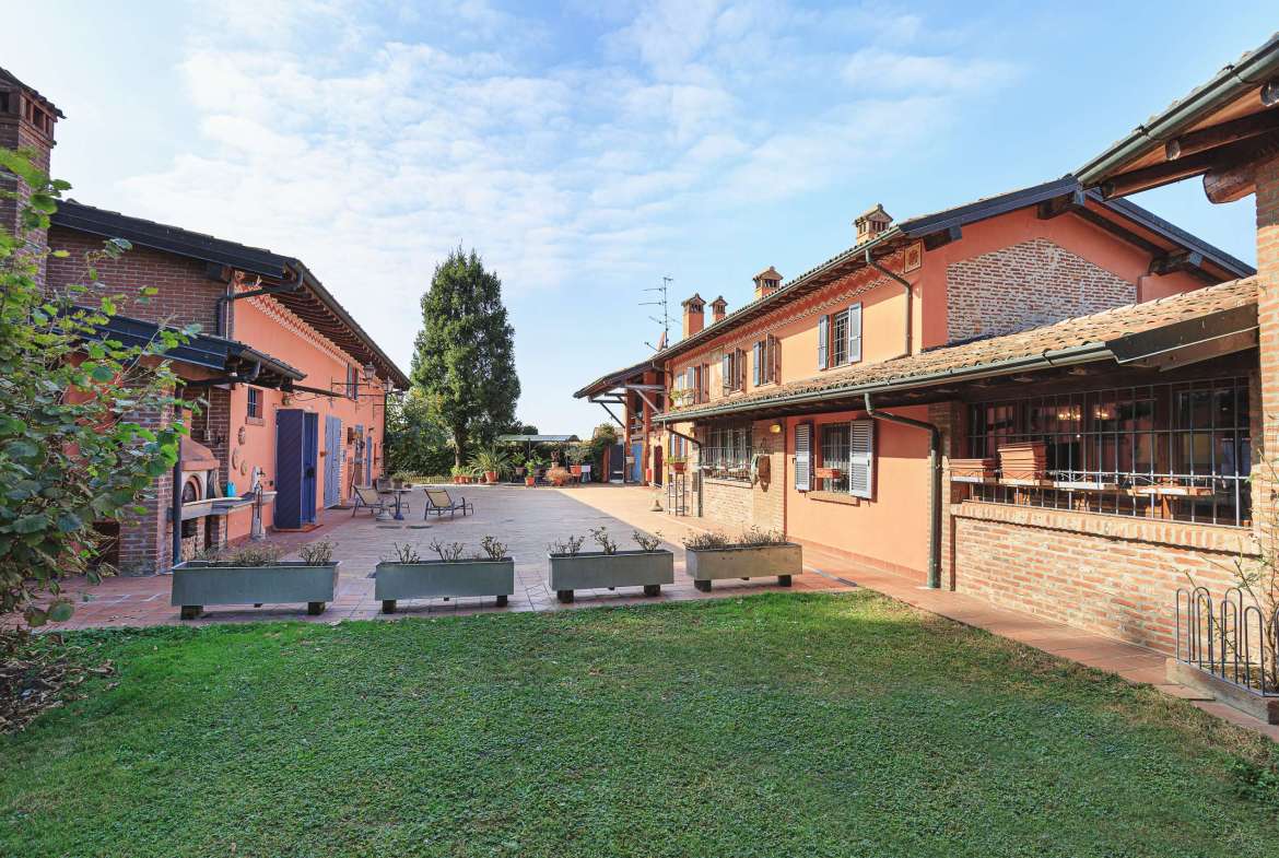 Lombardy Pavia Prestigious farmhouse in the countryside
