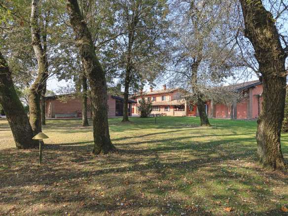 Lombardy Pavia Prestigious farmhouse in the countryside
