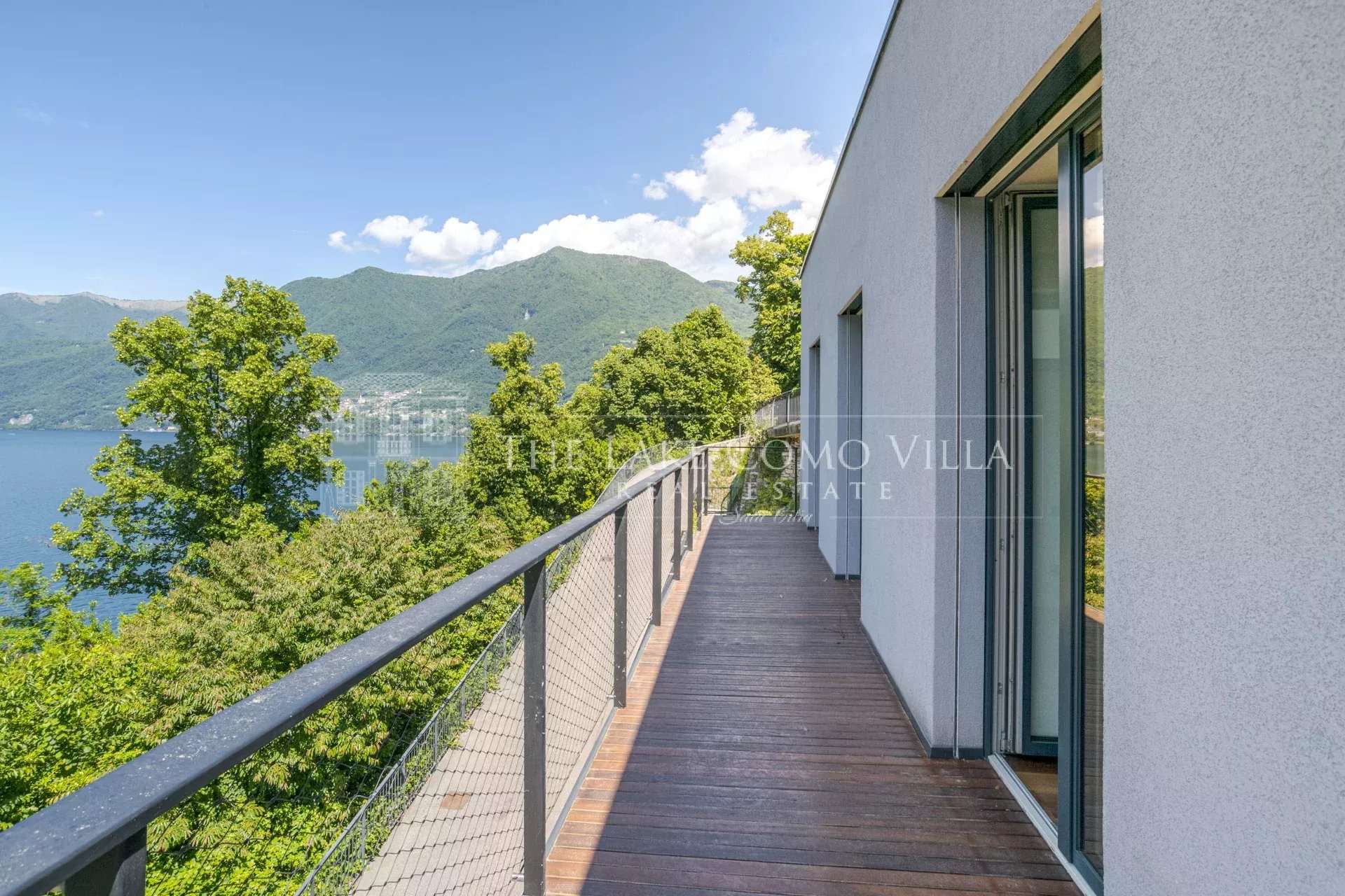 251577499017f5905444ec88dca83390_9cf389d9bd_1920-original Torno-Modern Villa with Lake View and Private Pool