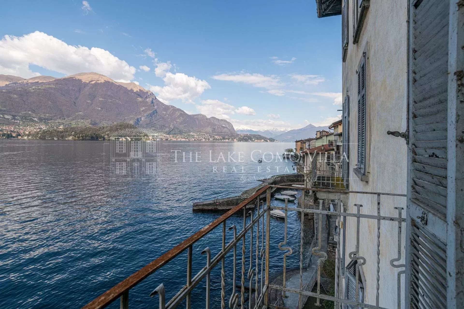 2e9f6fb4b1242a67128df69c26aa226f_86c135cc81_1920-original Lezzeno – Entire Building Pieds Dans L’Eau