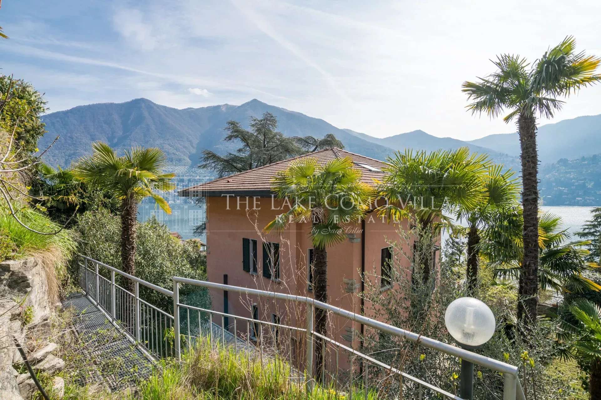 39dece888c481f638ad82024d8988a49_b86a25b68f_1920-original Carate Urio Charming Villa