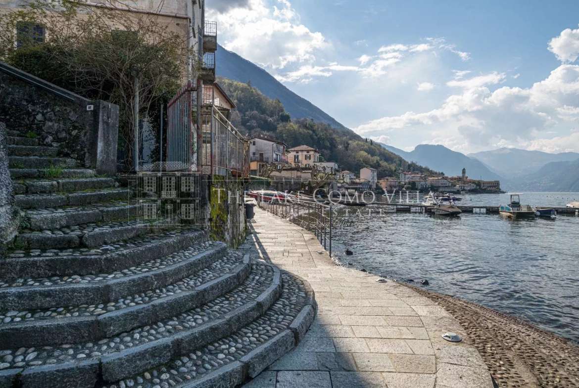 Lezzeno – Entire Building Pieds Dans L’Eau