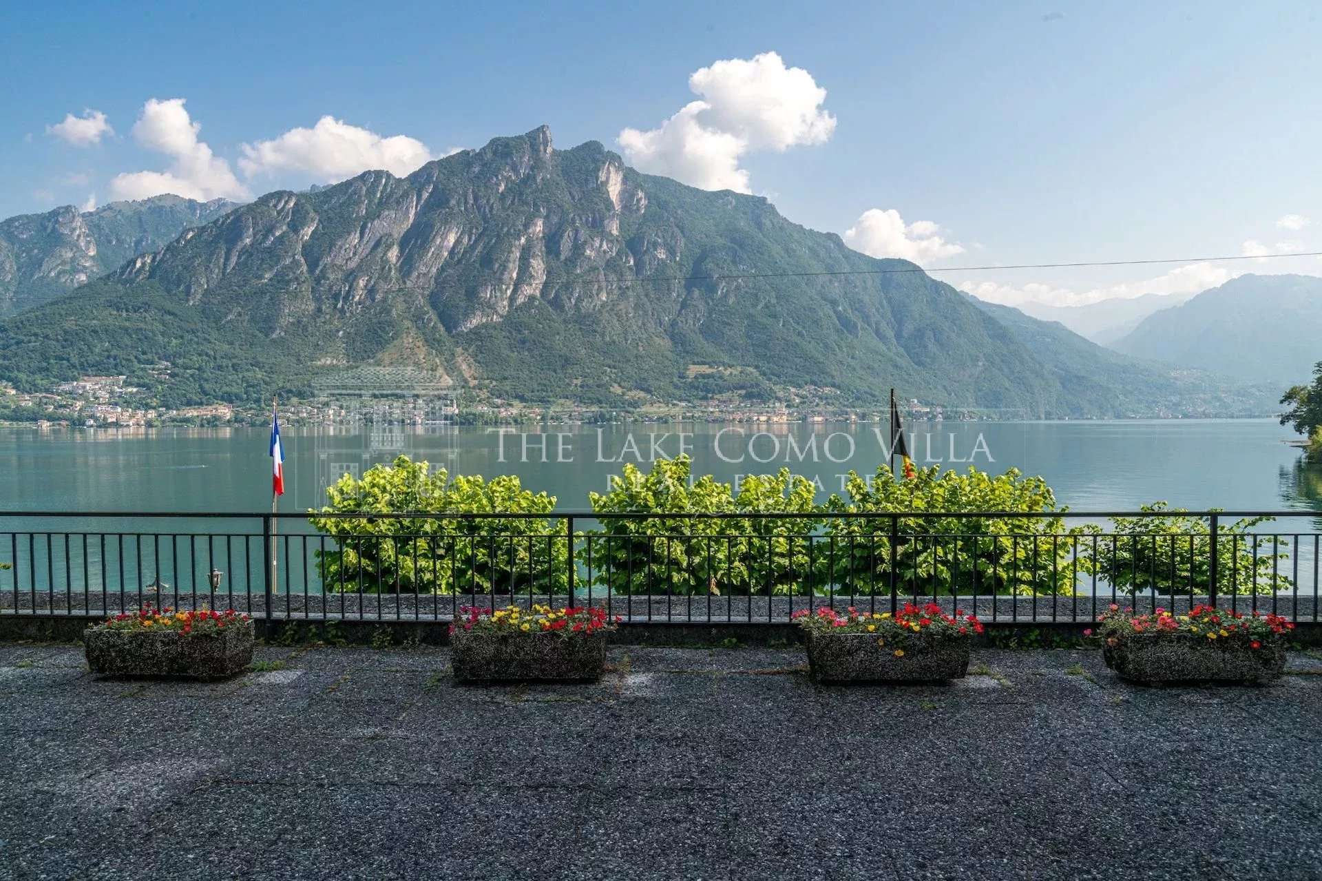 5733e683580e76cbebadd1c219e5d32f_e627e3dac3_1920-original Osteno Lakeshore Apartment With Panoramic Lake Views & Terrace