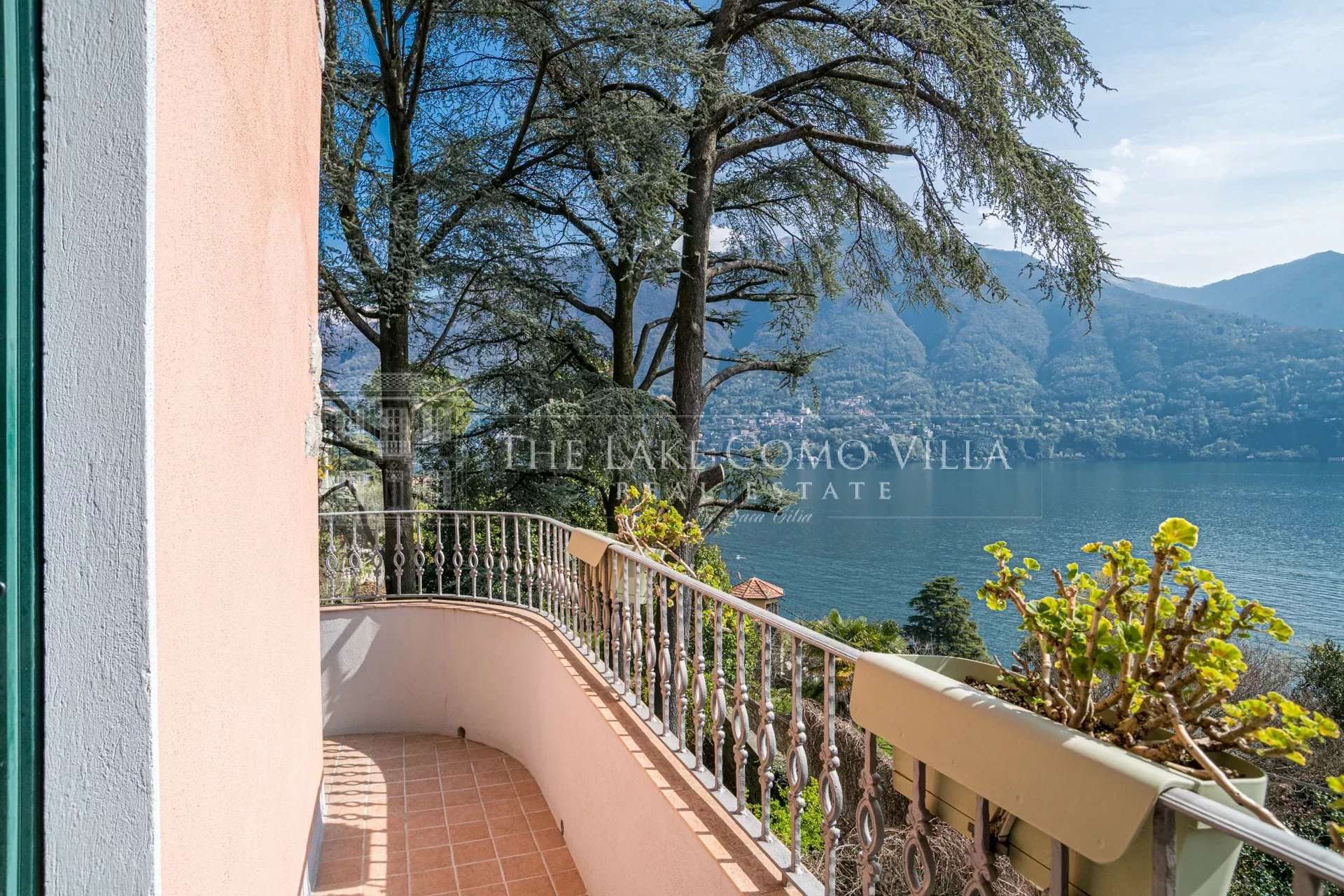 59802cb369067ef55167f6ad18fc2e67_f87924da22_1920-original Carate Urio Charming Villa