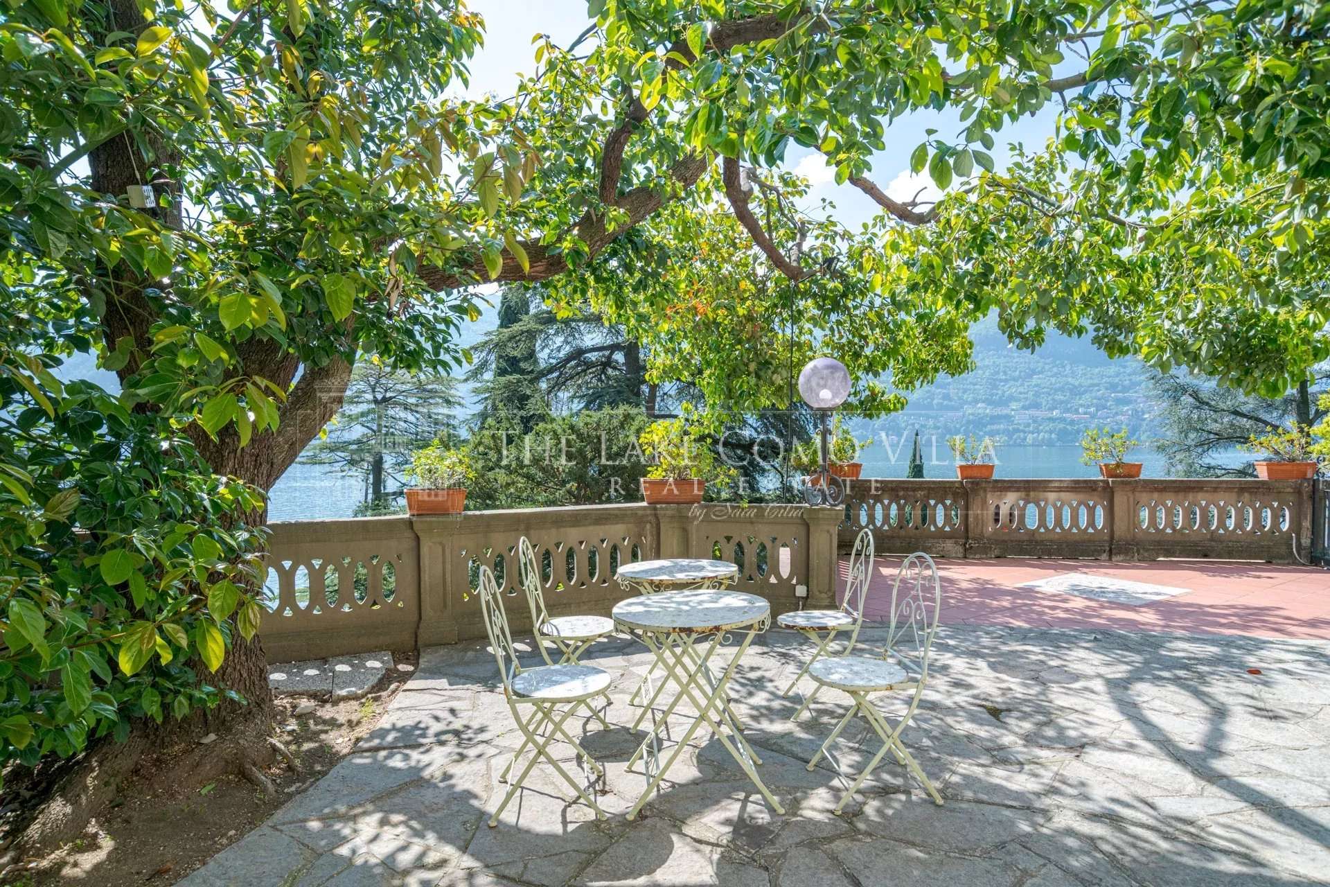 Carate Urio Spectacular Lake View Compound
