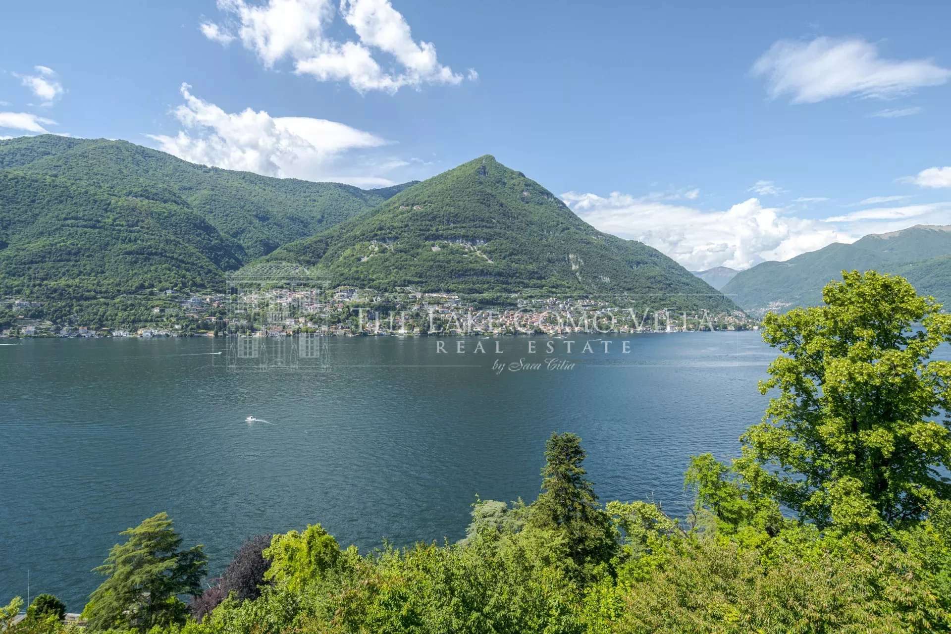 96c3a4cb3856baf64f14a421281a1159_b6b628b1eb_1920-original Torno-Modern Villa with Lake View and Private Pool