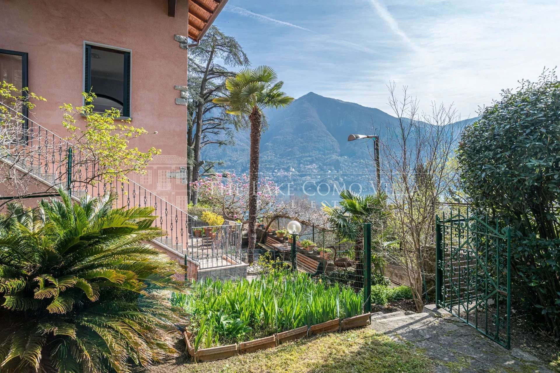 975a0b4def579bce6f952f5fe8be2fff_90876afbc6_1920-original Carate Urio Charming Villa