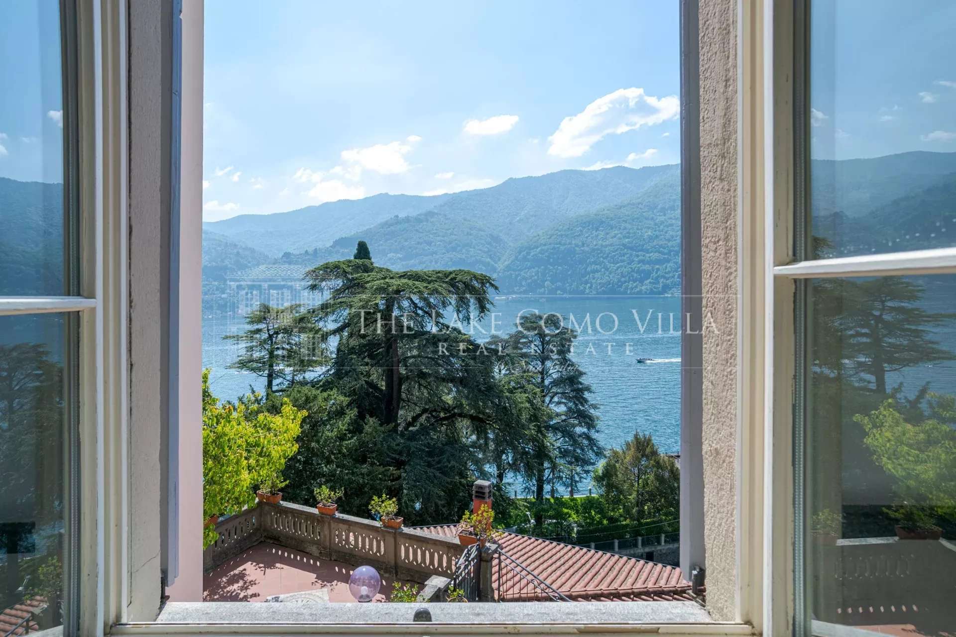 Carate Urio Spectacular Lake View Compound