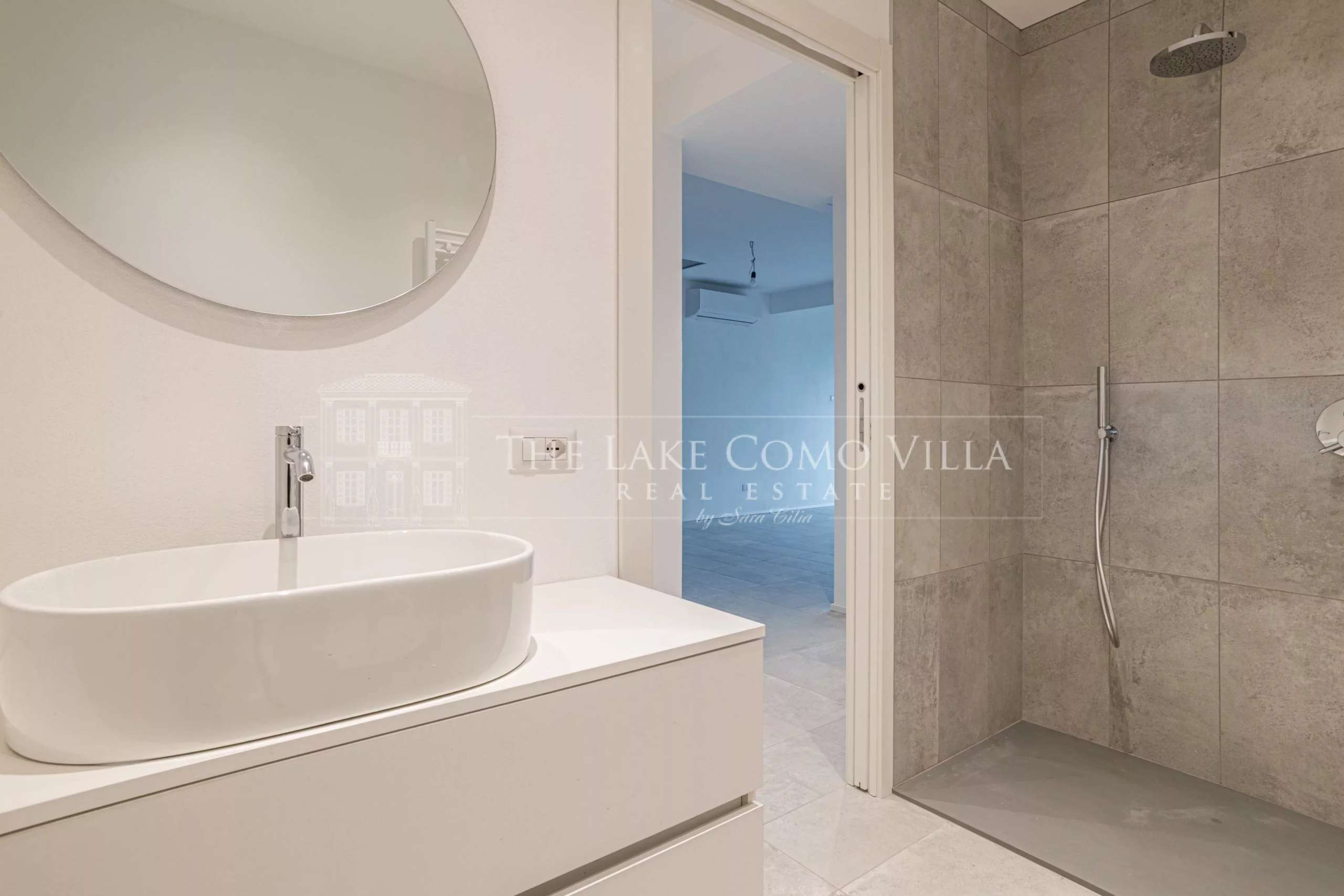 9d80a21747fda5621c95b2e843e6af60_312ff37cc8_4096-original Menaggio Apartment