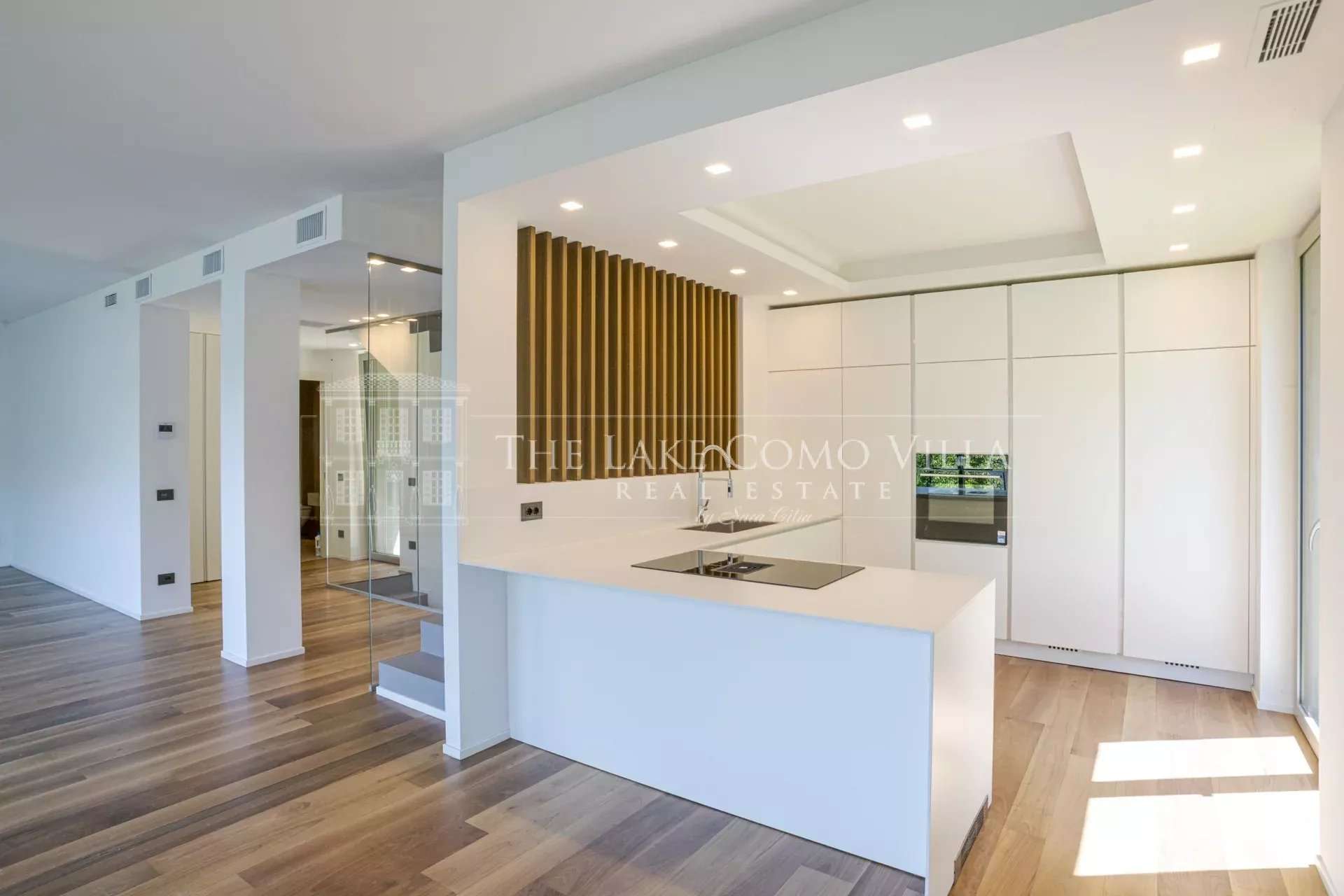 a74c7e77d935e99e24f9f74598530437_07c63ffa91_1920-original Torno-Modern Villa with Lake View and Private Pool