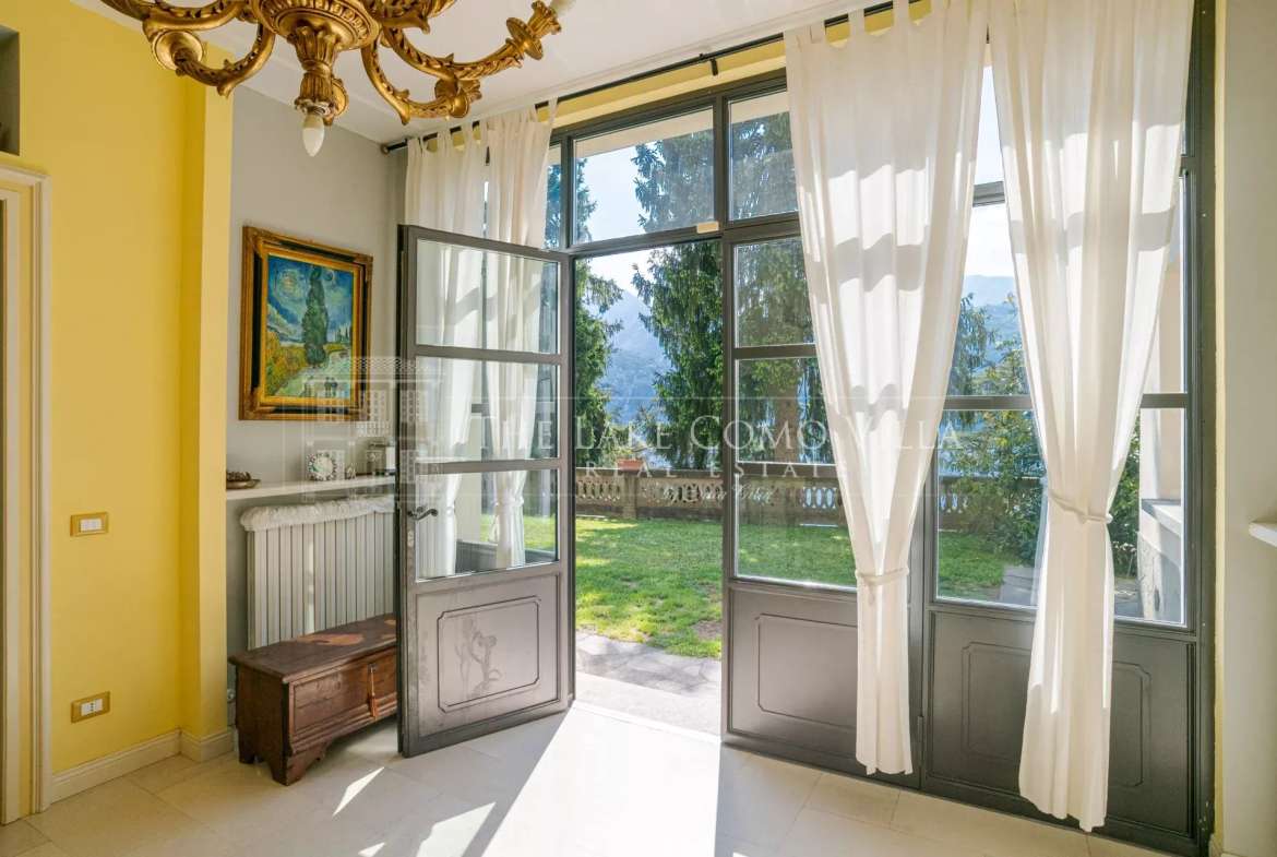 Carate Urio Spectacular Lake View Compound