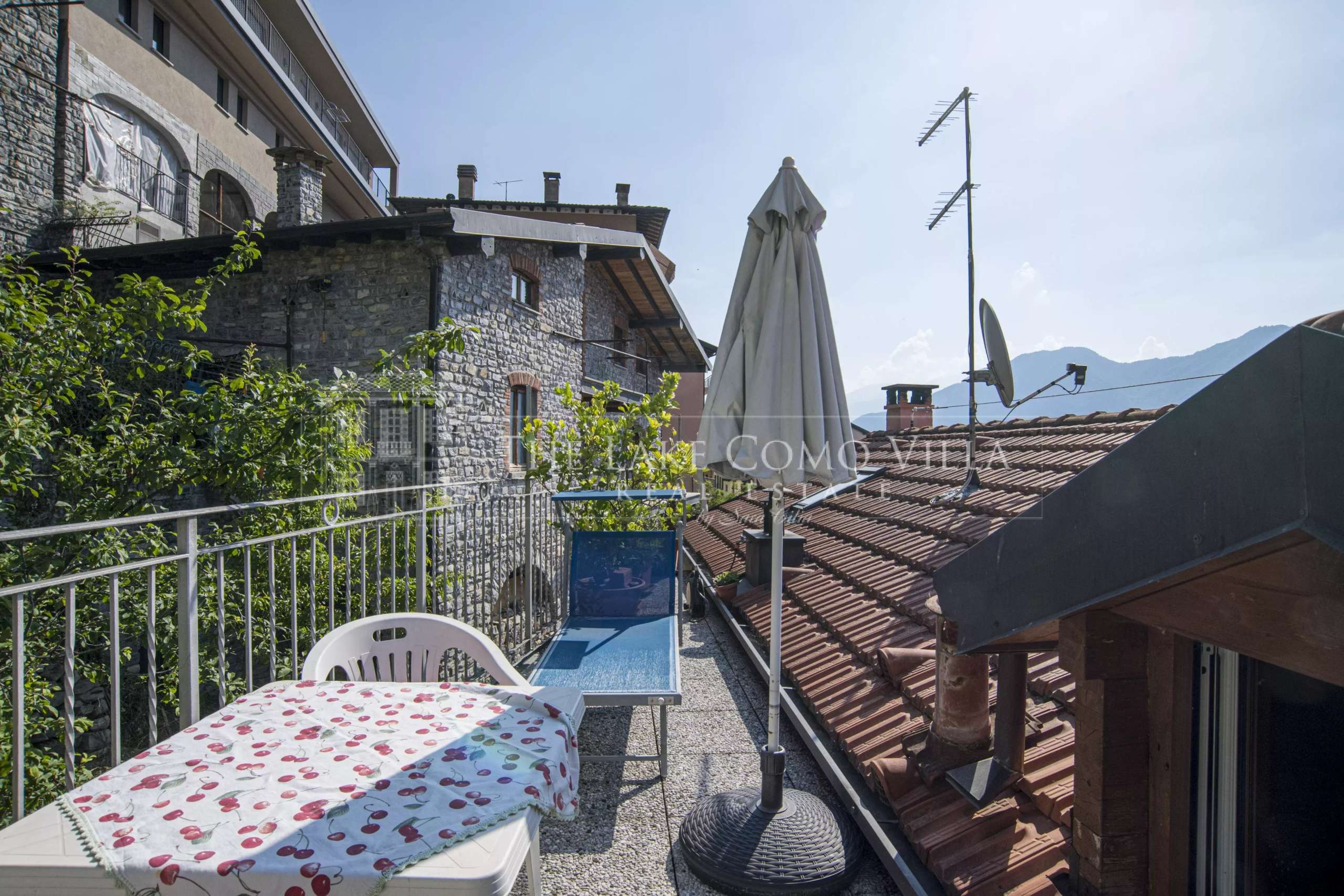 b16df8a2097522879e19a12ce44e6069_d0188d8a0a_4096-original Townhouse Colonno, Detached House, Colonno, Tremezzina