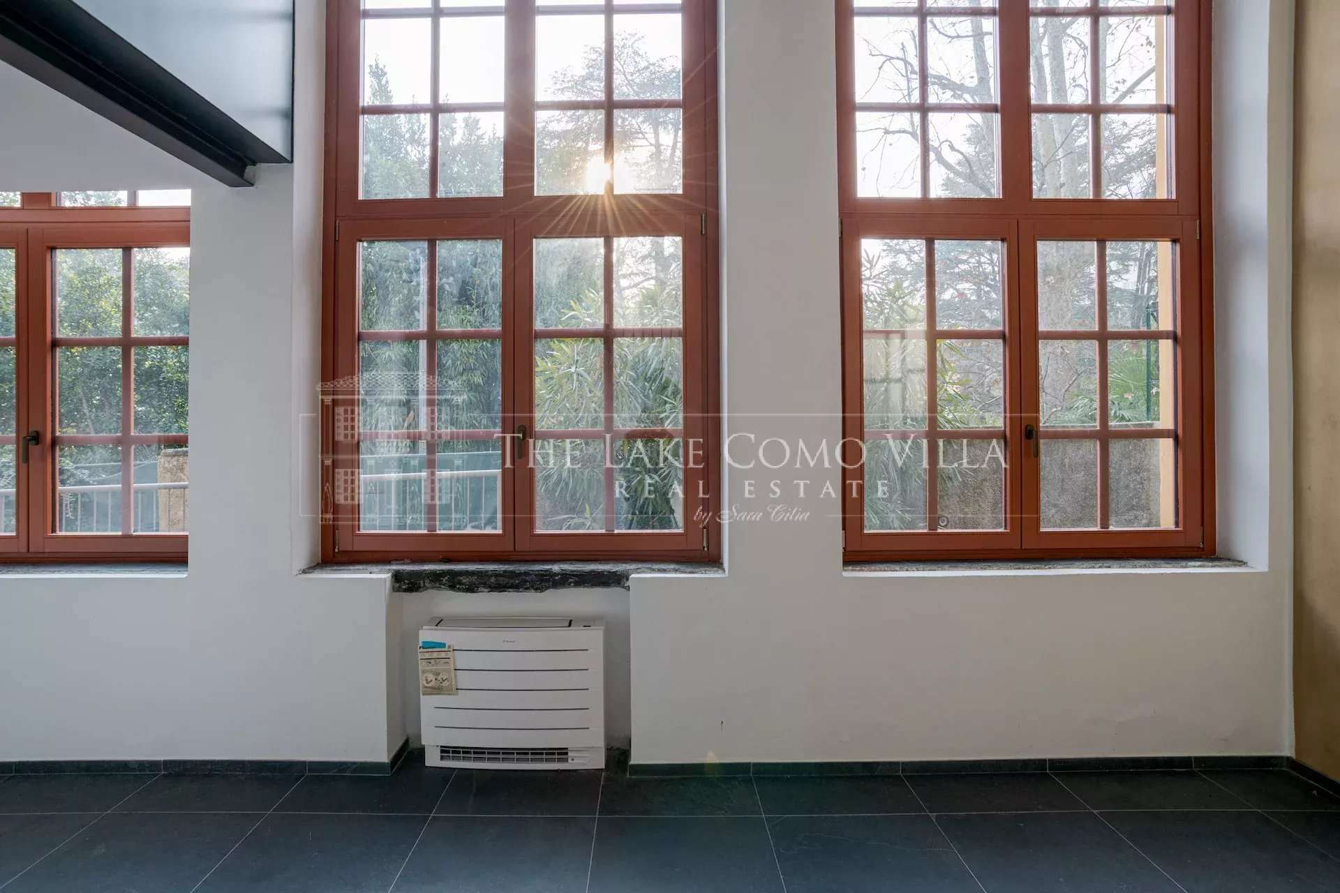 b6ff5a2c4f64b84e56afae1f78936993_963aa1d330_1920-original Fully Renovated Loft with Outdoor Area in Moltrasio – Ideal for Short-Term Rentals or Primary Residence