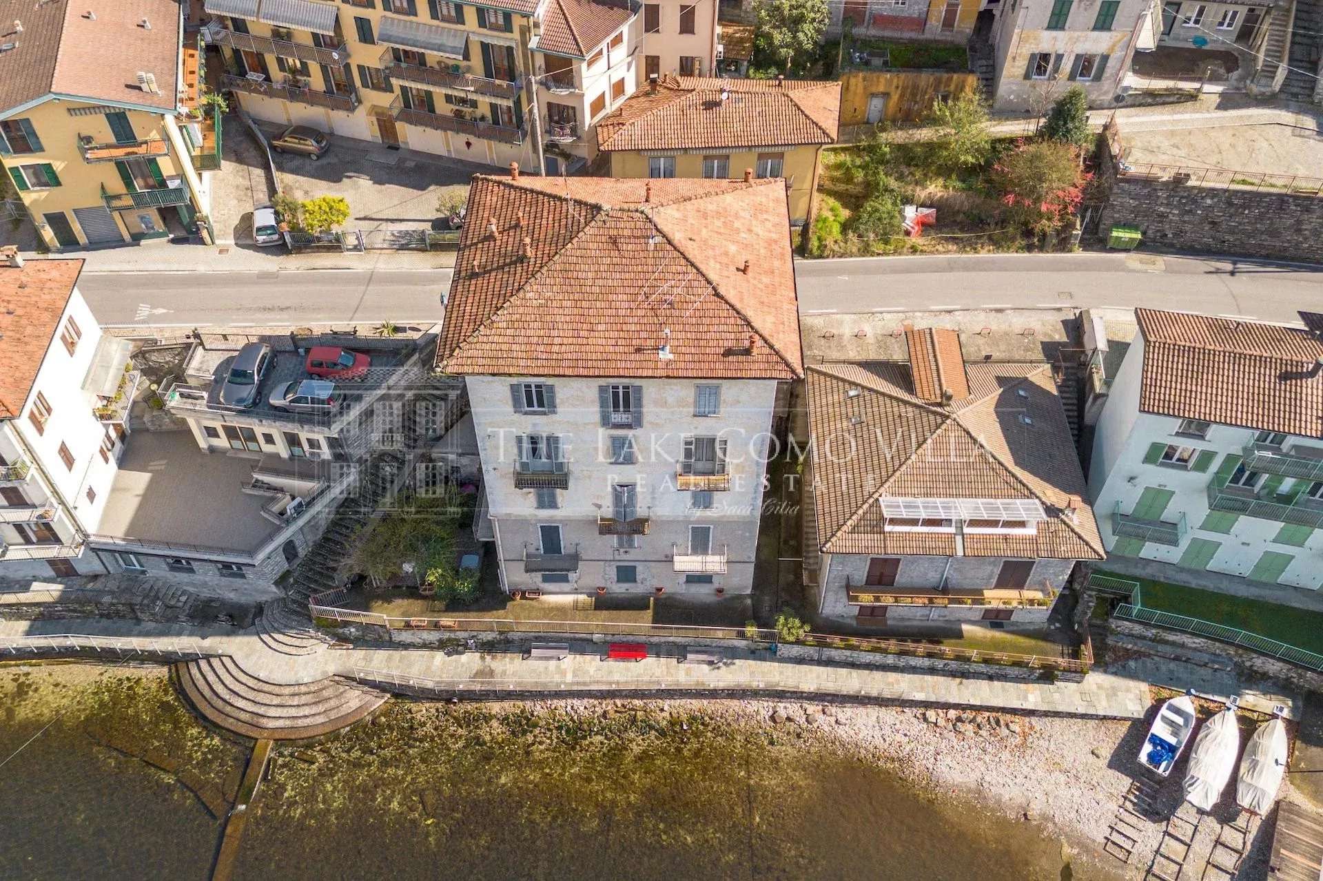 b73fec0908720f3159bffe7ecfdeff17_45846f99b1_1920-original Lezzeno – Entire Building Pieds Dans L’Eau