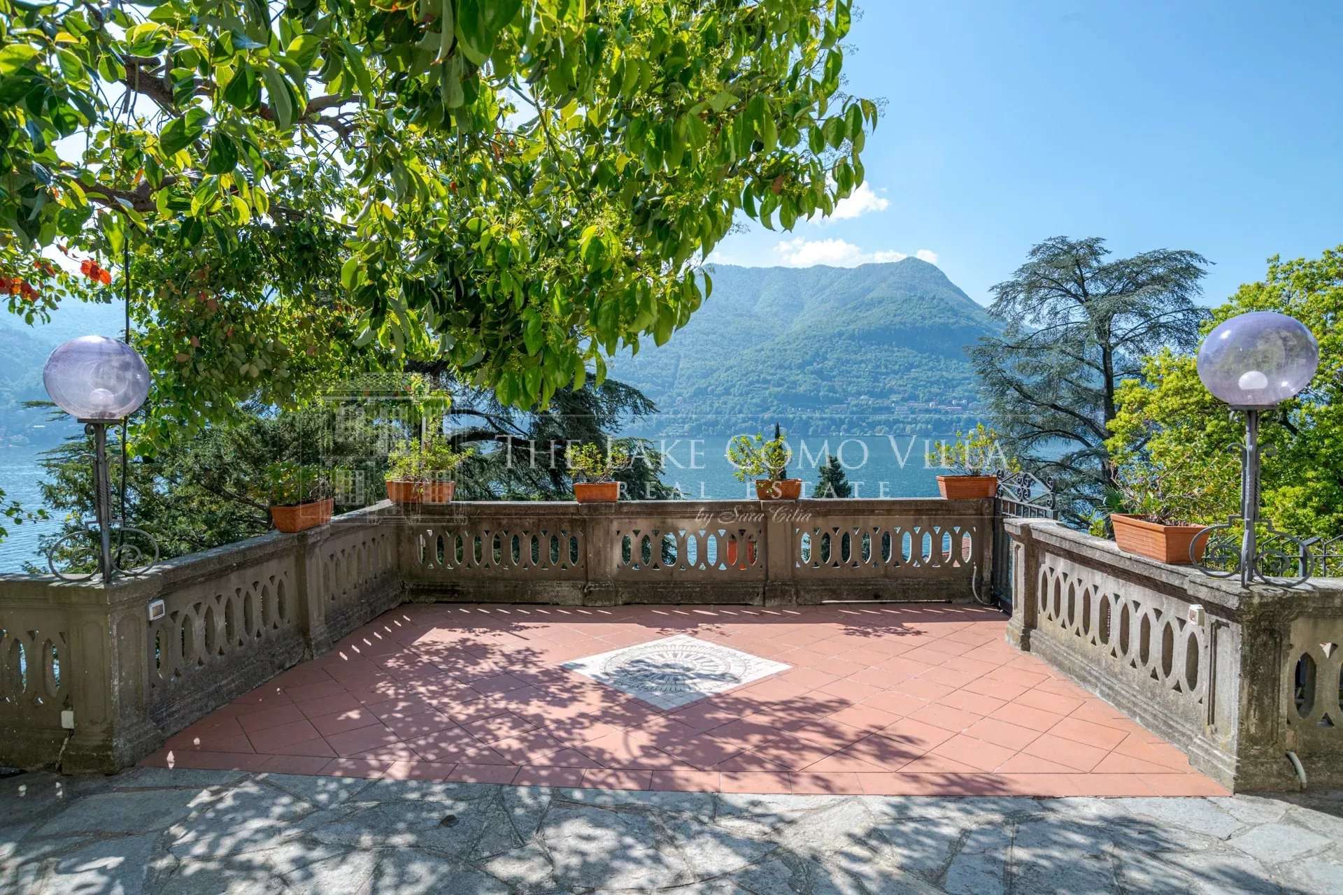 Carate Urio Spectacular Lake View Compound
