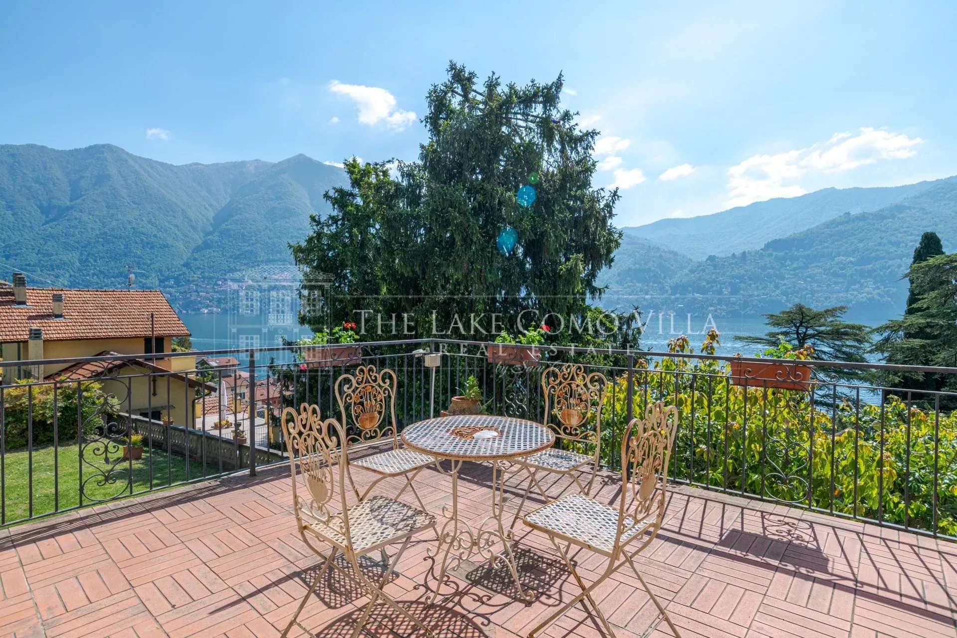 Carate Urio Spectacular Lake View Compound
