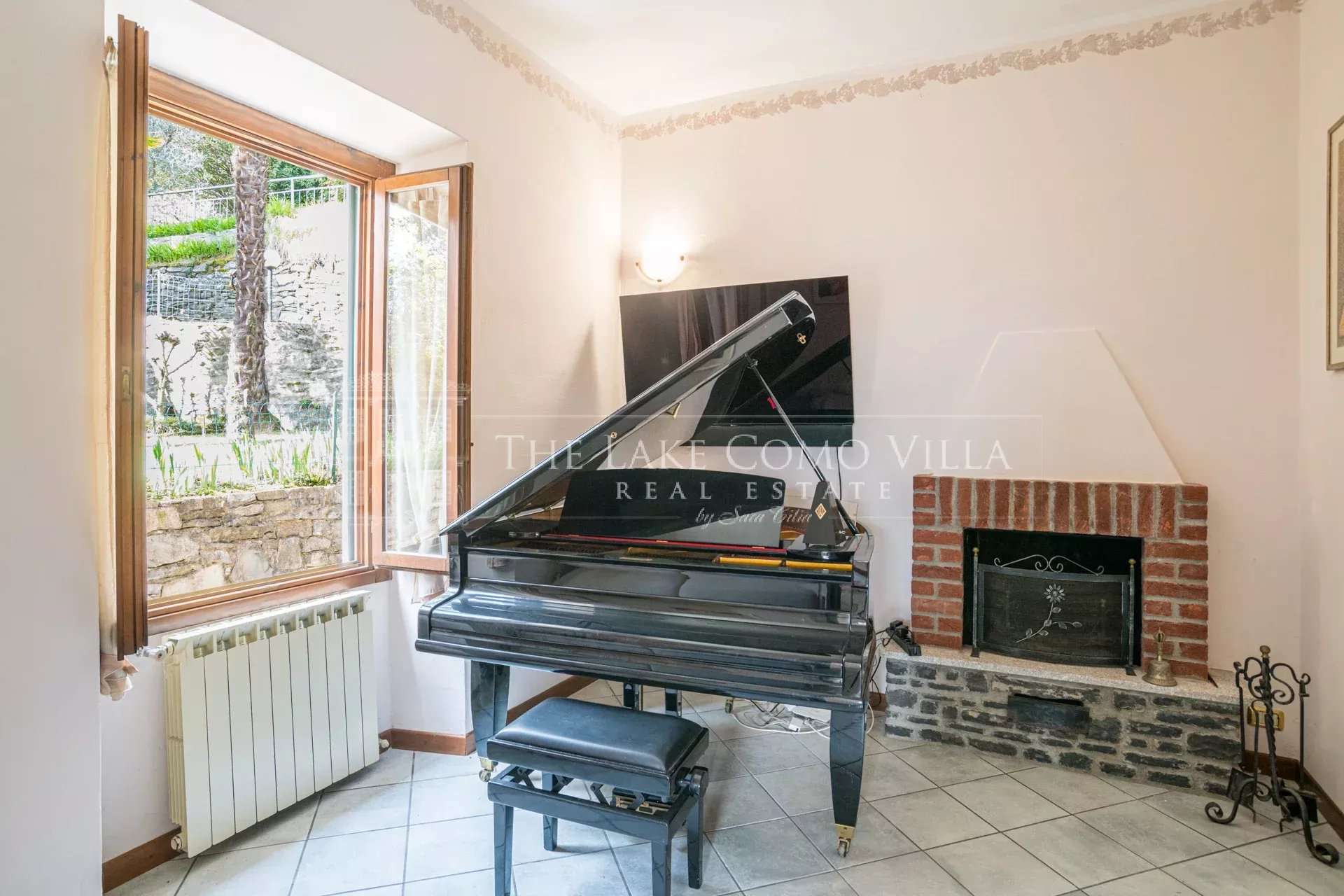 ea39222046fd7b467722c988e5e08e6a_6e14056088_1920-original Carate Urio Charming Villa