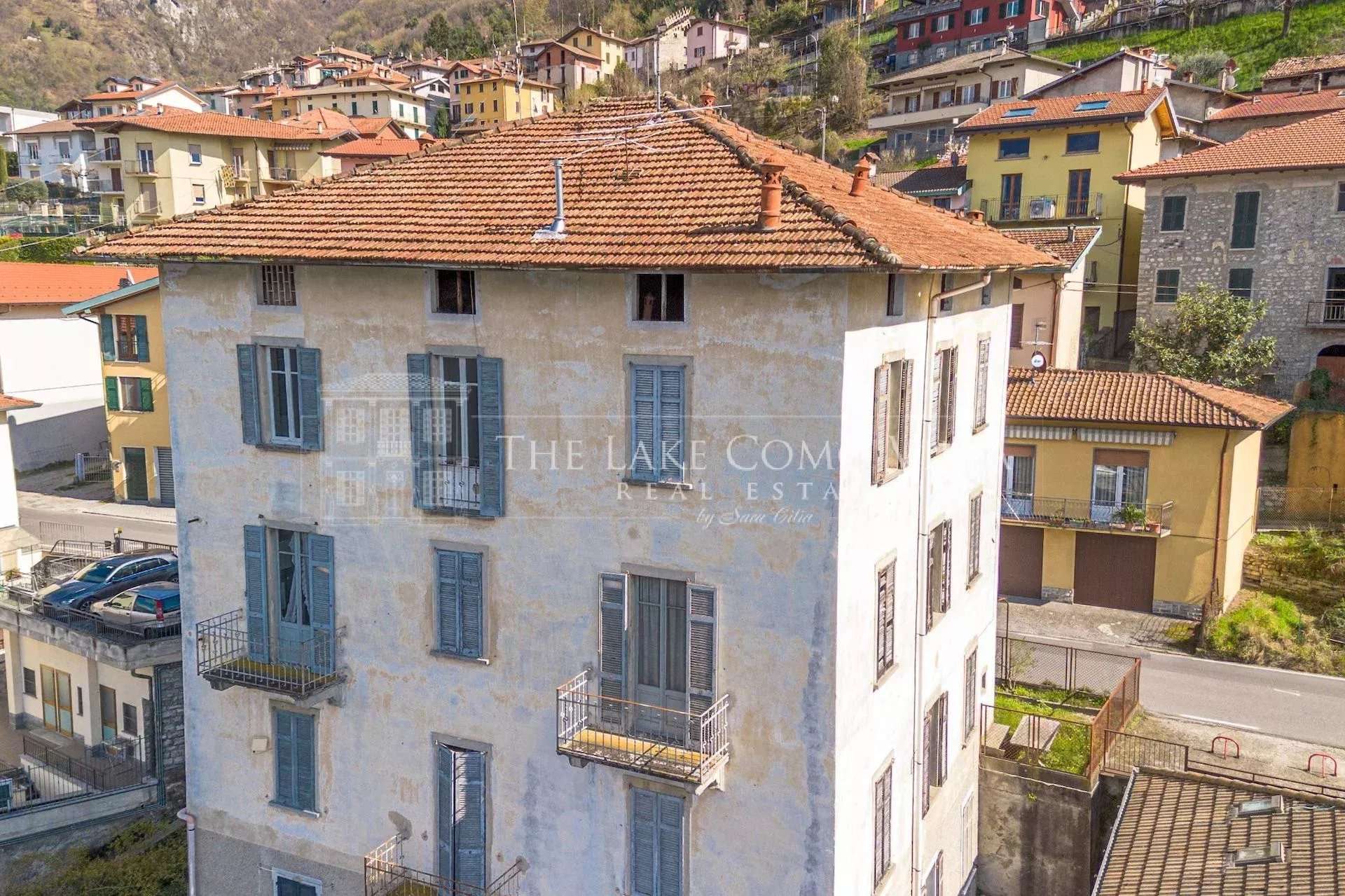 f65107bf0537e47fb35803ed0f84537e_b775e34adf_1920-original Lezzeno – Entire Building Pieds Dans L’Eau