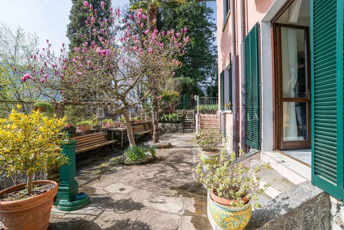 Carate Urio Charming Villa
