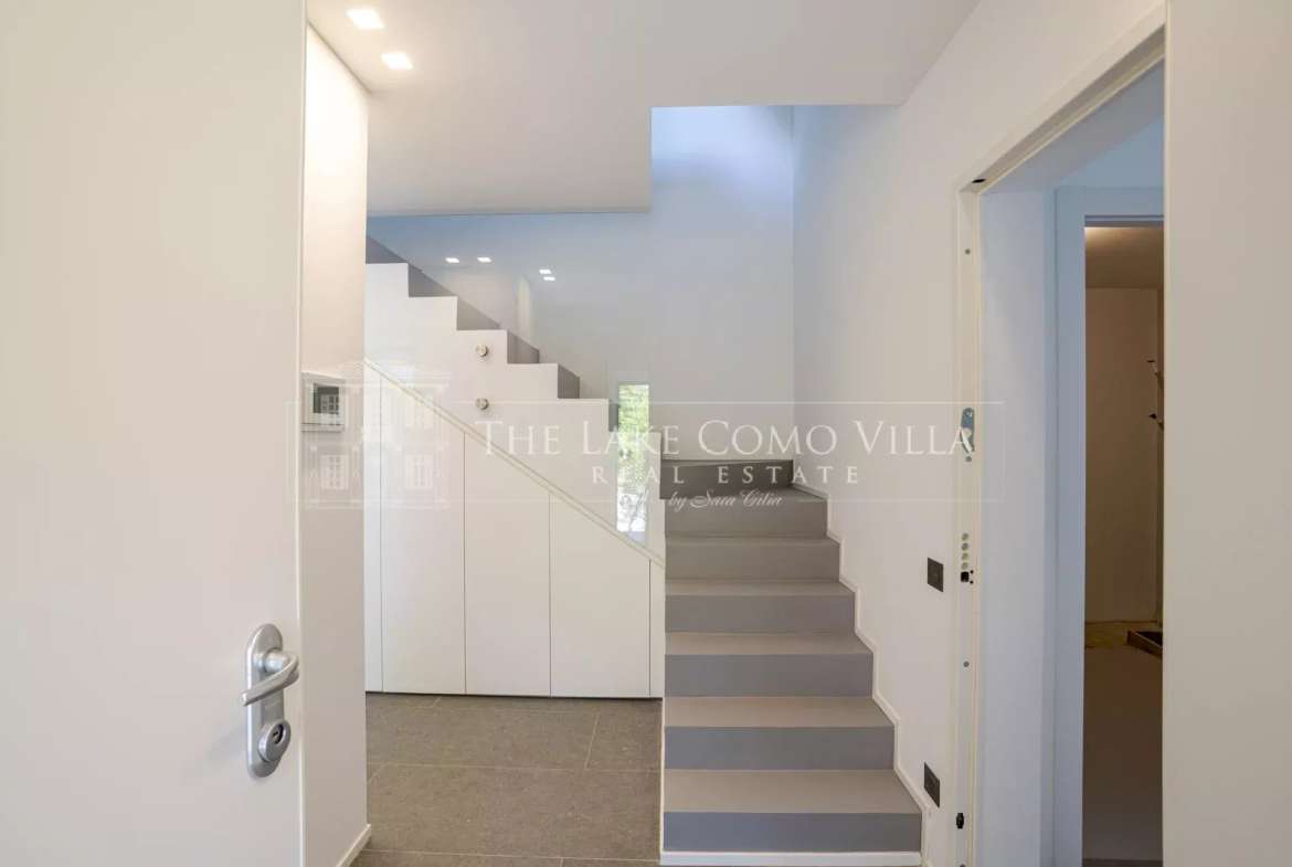 Torno-Modern Villa with Lake View and Private Pool
