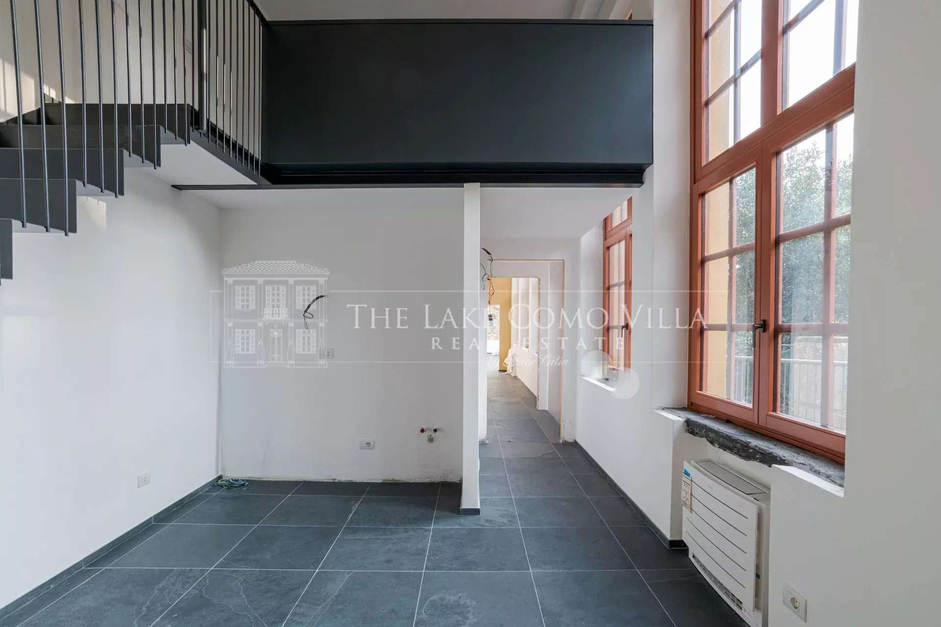 fb50a924b554320aacc3b773bc2adf93_0d989b3d0a_1920-original Fully Renovated Loft with Outdoor Area in Moltrasio – Ideal for Short-Term Rentals or Primary Residence