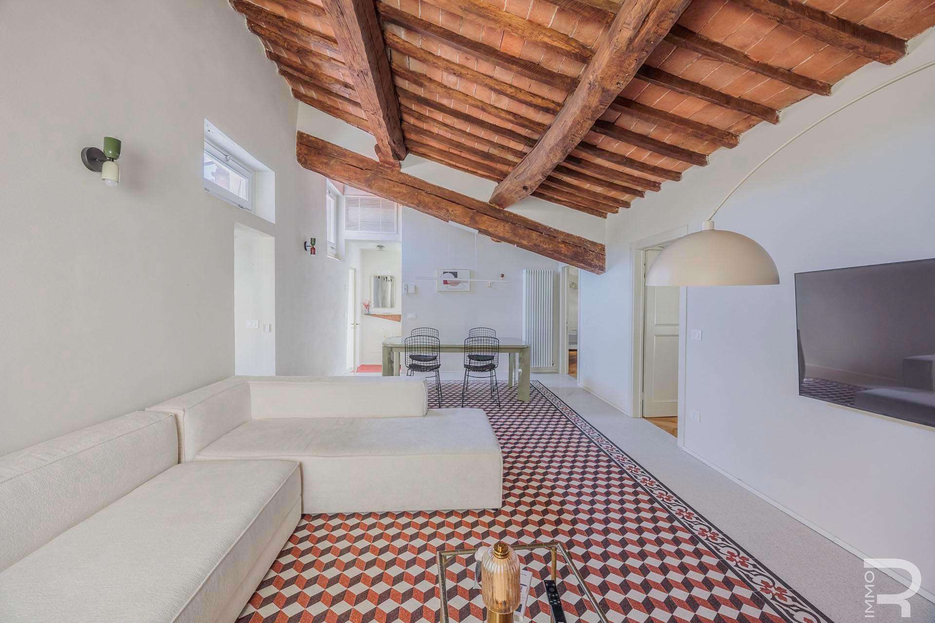 00_TpytVW7 Three Room Apartment – Lucca