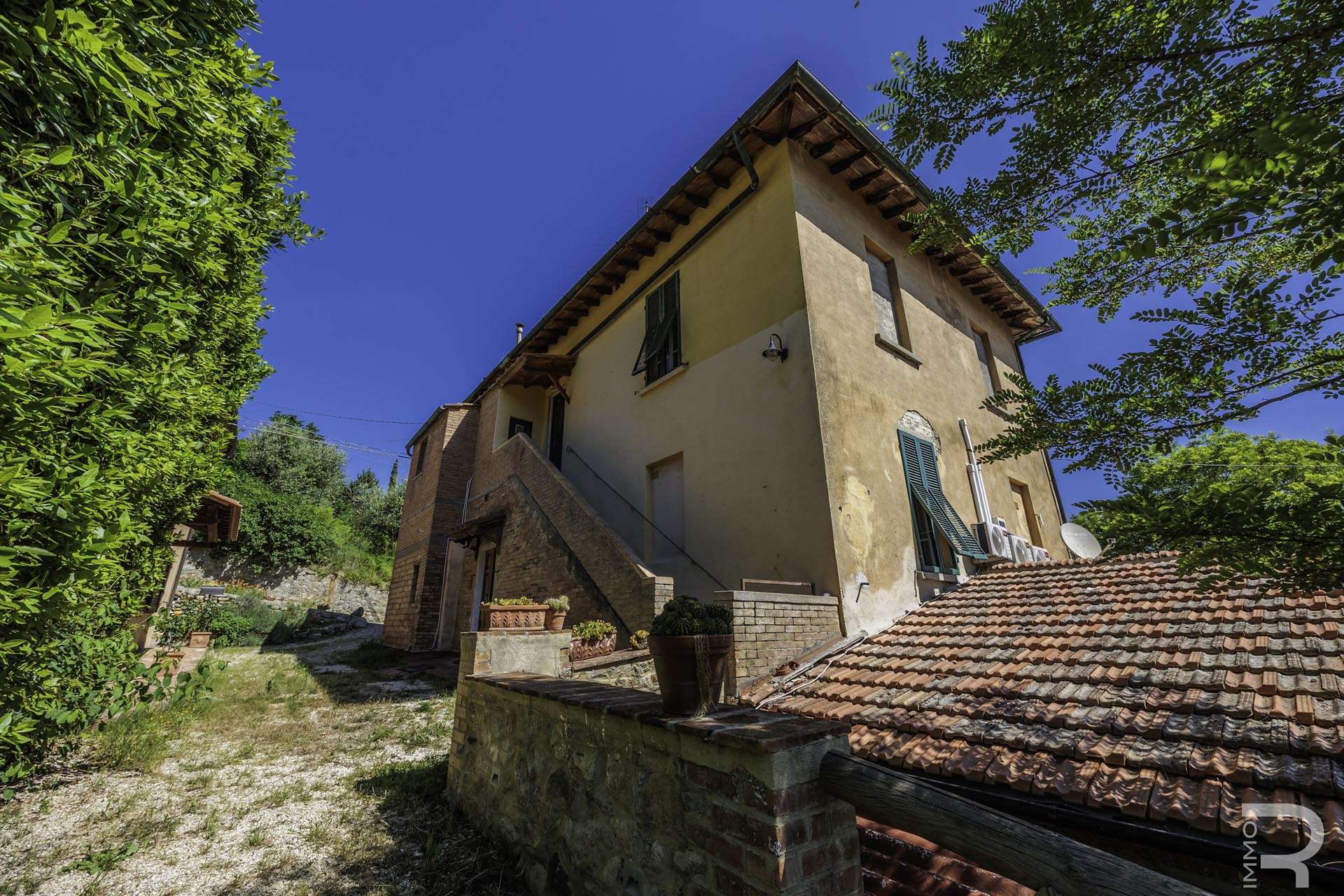 01_3InR4O4 Villa – Volterra