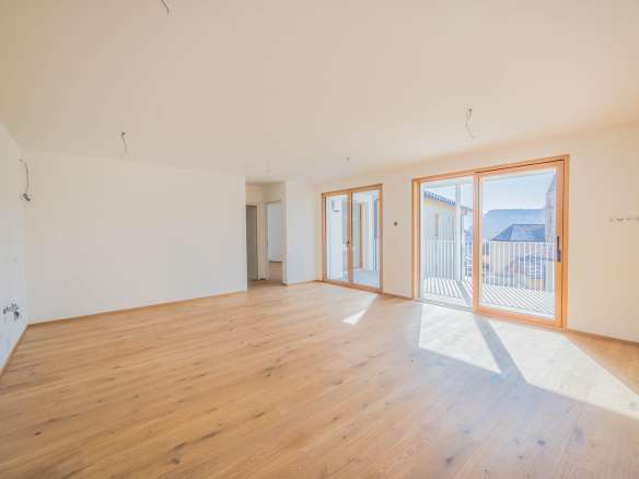 Four Room Apartment – Montagna