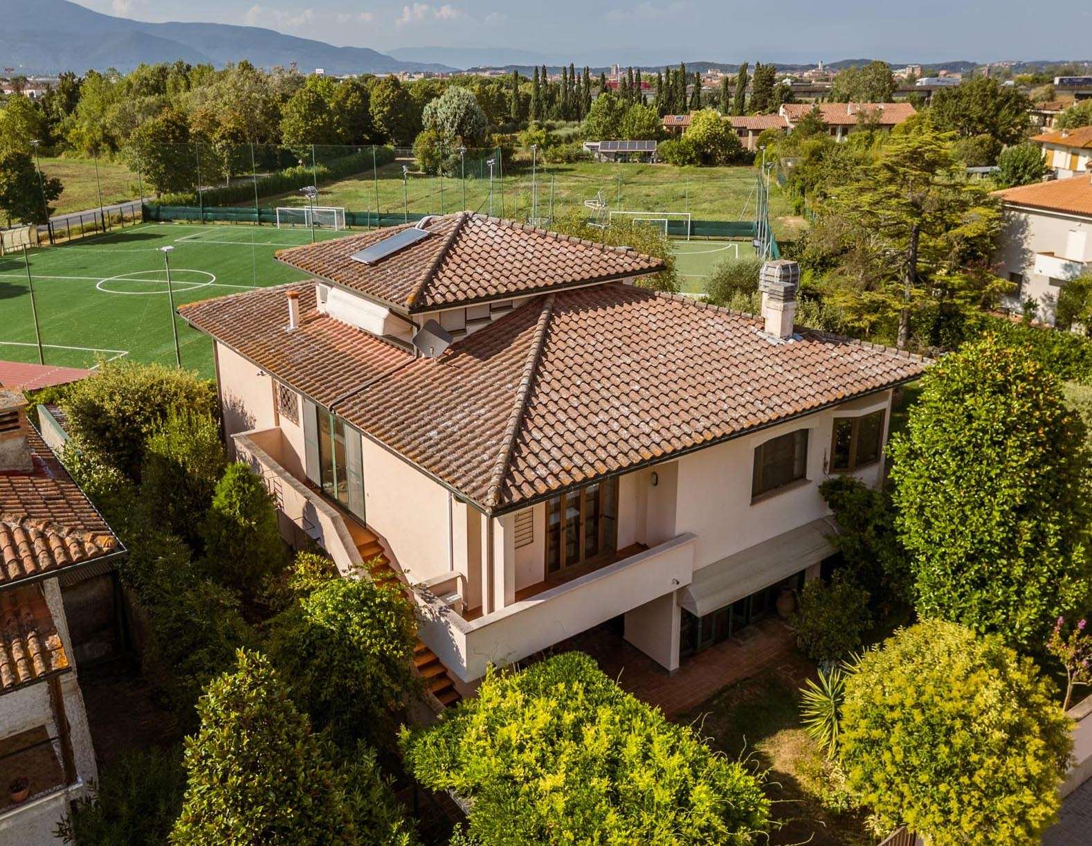 01_O3phdaz Villa – Pontedera