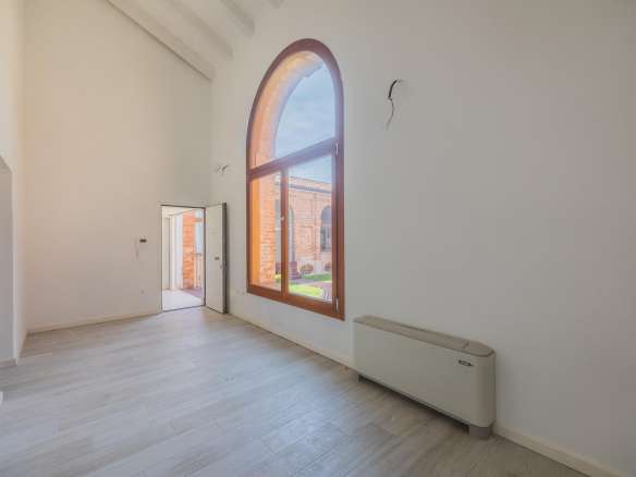 Three Room Apartment – Venice